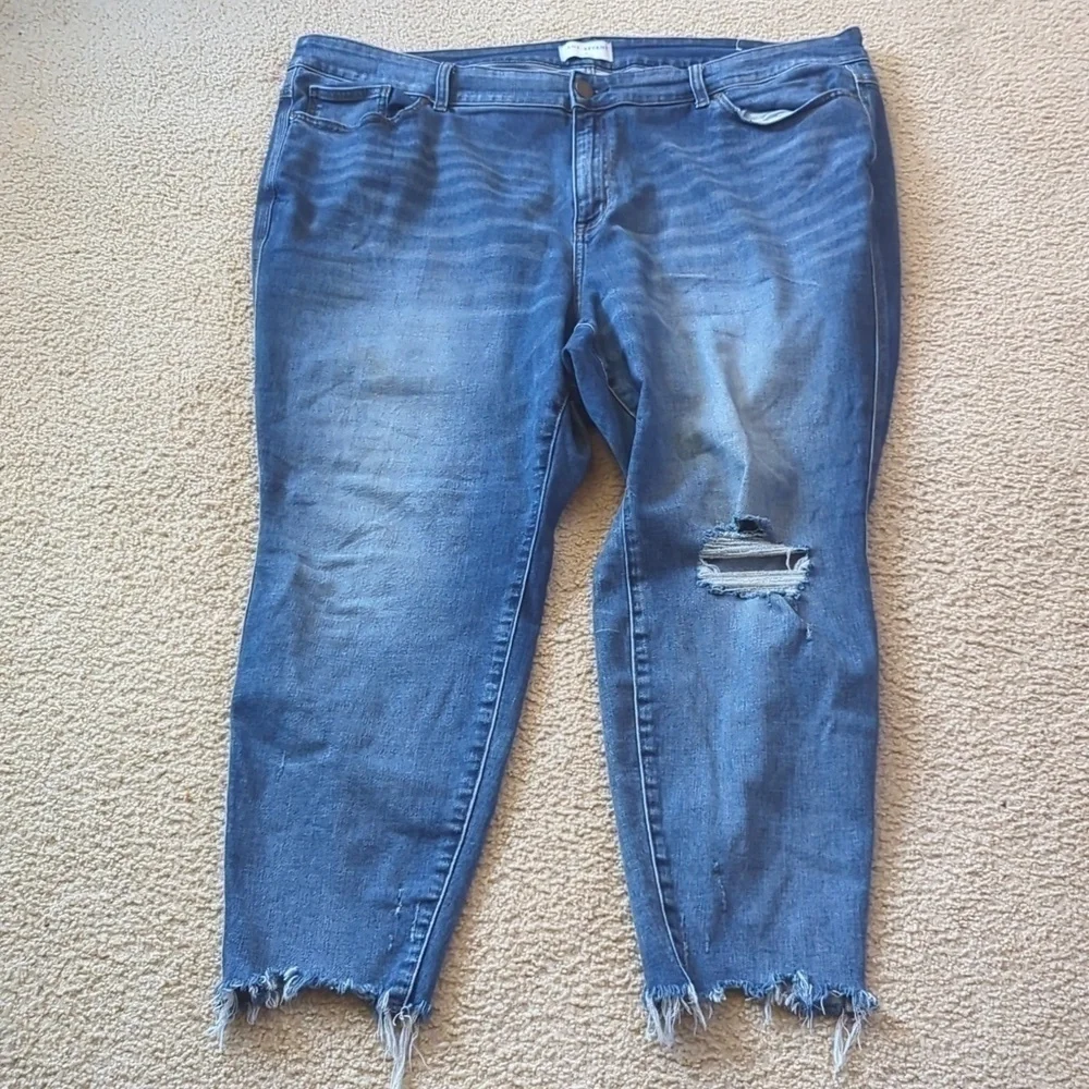 Lane Bryant  Distressed High Rise Skinny Curvy Fit Flex Magic Waistband Size 28